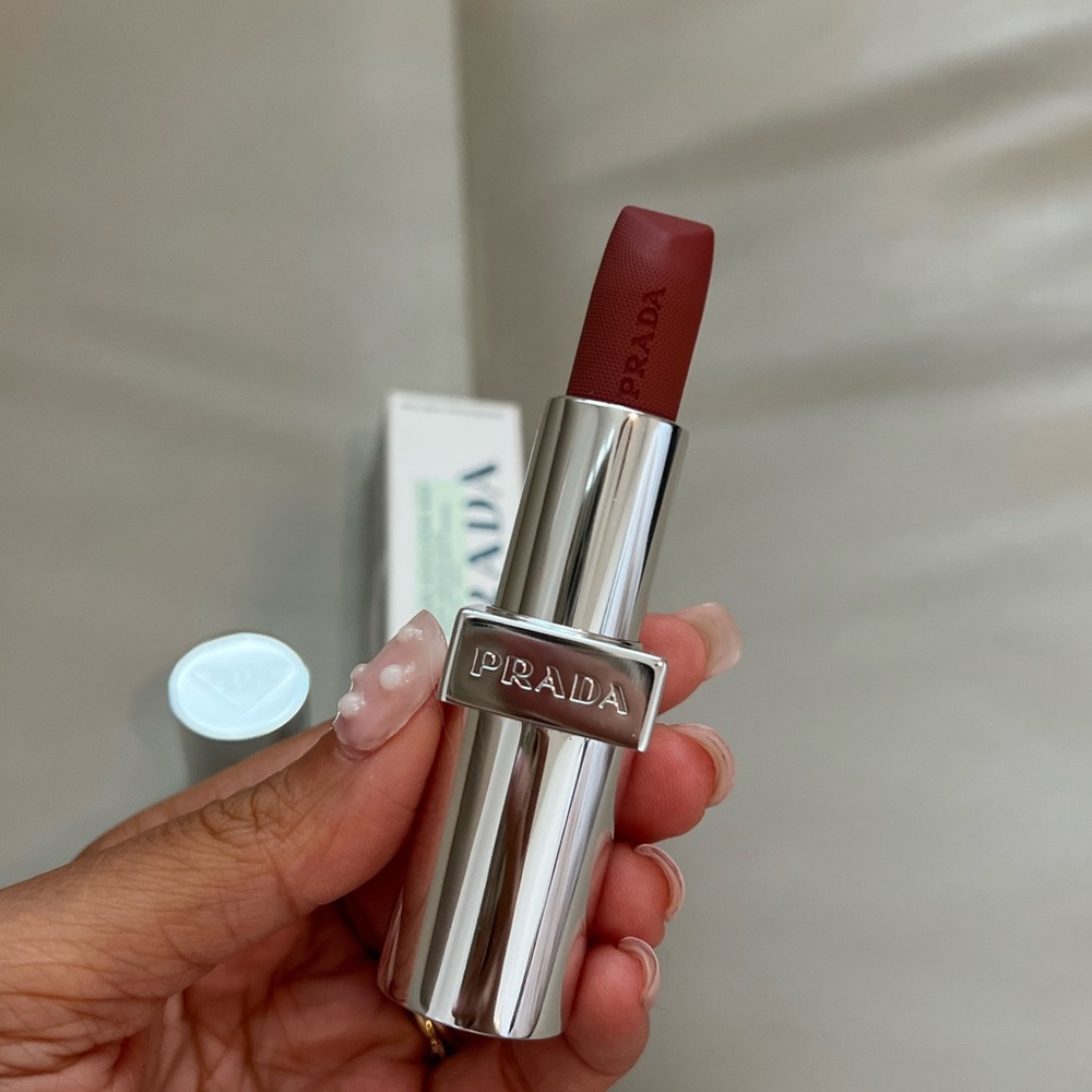 [NEW] Prada Beauty Monochrome Soft Matte B107 Sedona